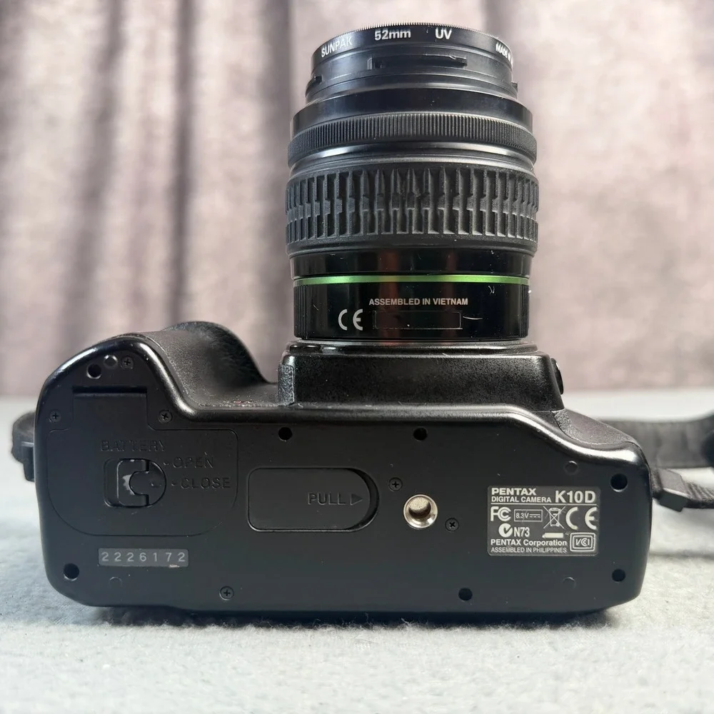 Pentax K10D DSLR Camera Black SMC Pentax DA 18-55mm Lens Battery Charger Case